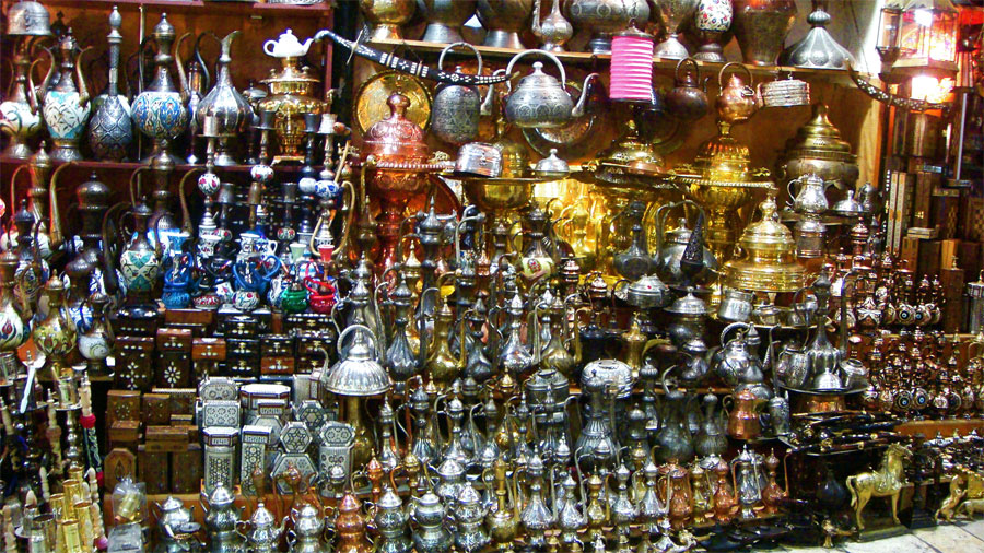 Toppdomänen .بازار (Bazaar på arabiska)  aktiverad